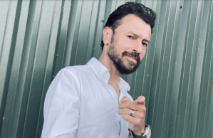 Si Cranstoun Pointing